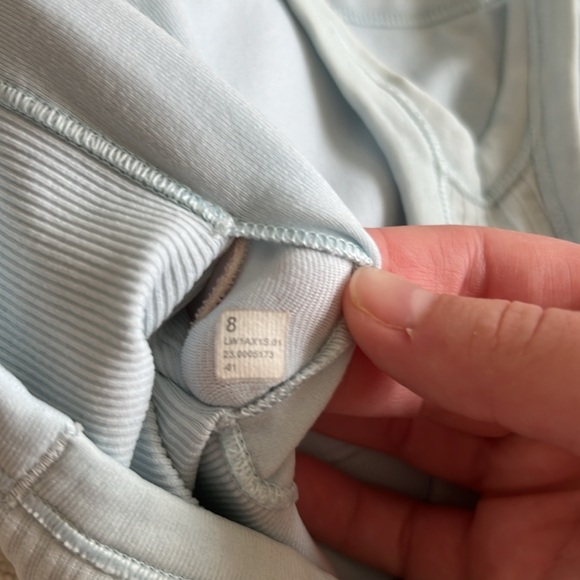 Lululemon Ebb top (light blue) - Picture 4 of 4